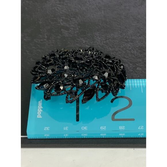 Jet Black Stones Mourning Brooch Filigree Blackened Frame Vintage - Picture 6 of 6